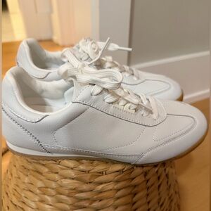 Lucky Step classic Retro Sneaker NWOT - Sz 8
